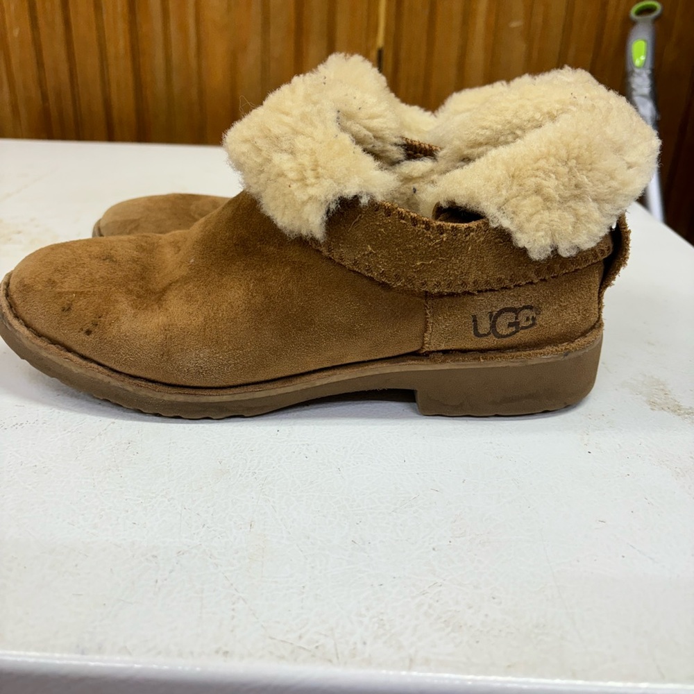 UGG Women's Mckay Chestnut Classic Bootie Size 9